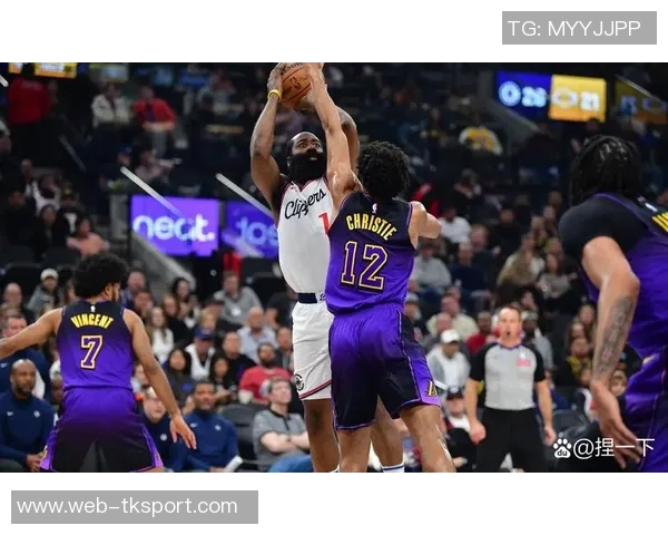 2017年湖人与76人激战回顾：年轻球队的成长与未来展望