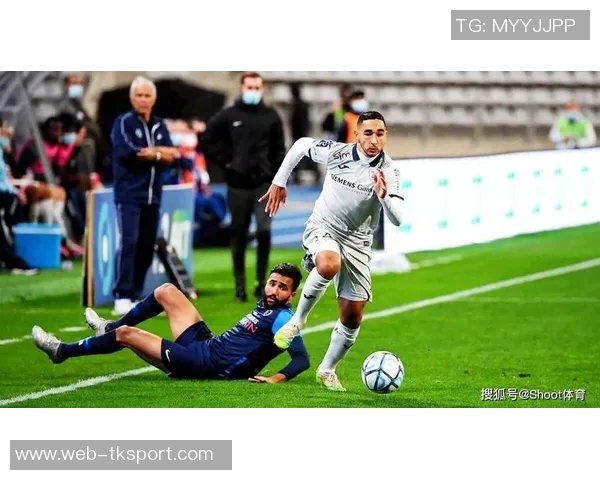 伊泽尔主场迎战甘冈双方争夺关键三分的激烈对决